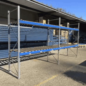 Lot N°14 Rack à palettes Armes avec plateaux bois ajourés – 3 échelles, 8 traverses, occasion