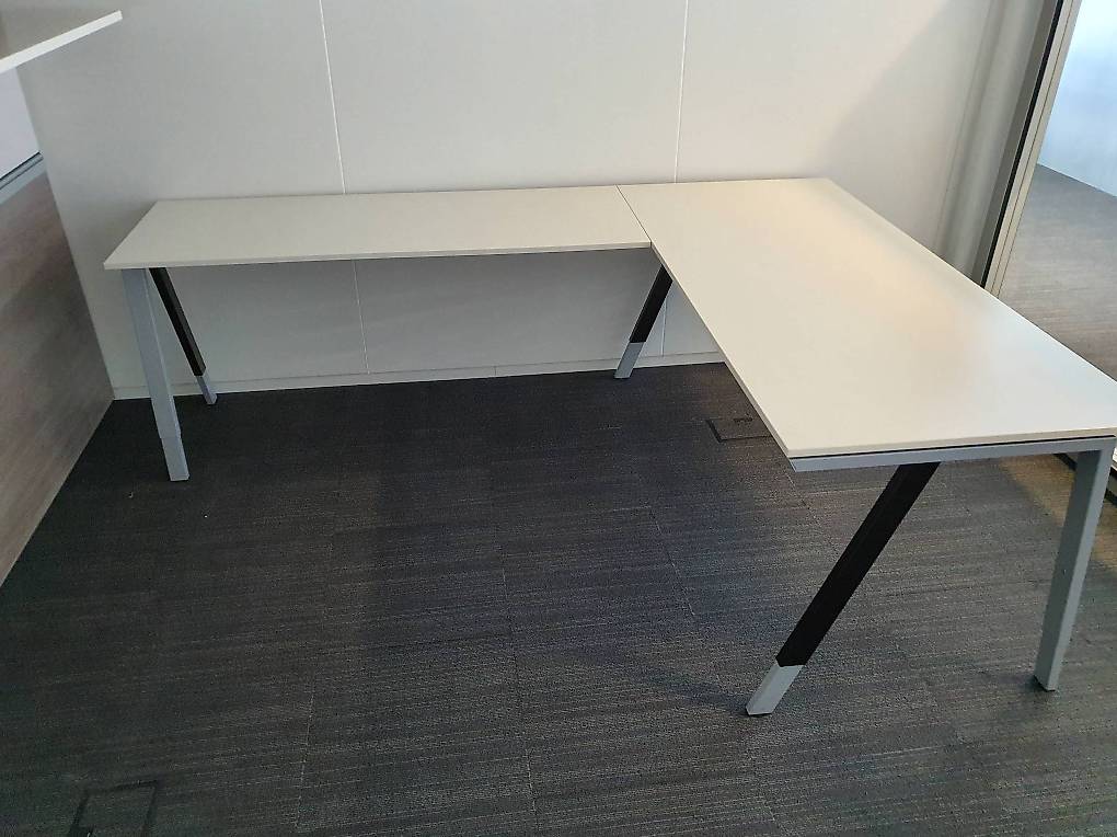 Table de bureau en L Bene – Occasion