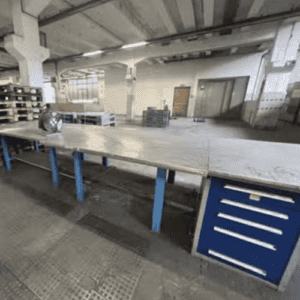 Table de travail / Établi avec ou sans meuble à tiroirs – Occasion