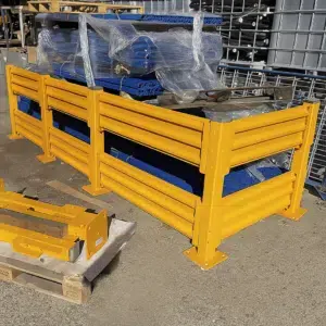 Lot rambardes de sécurité jaunes – 8 poteaux & 14 plateaux – Occasion