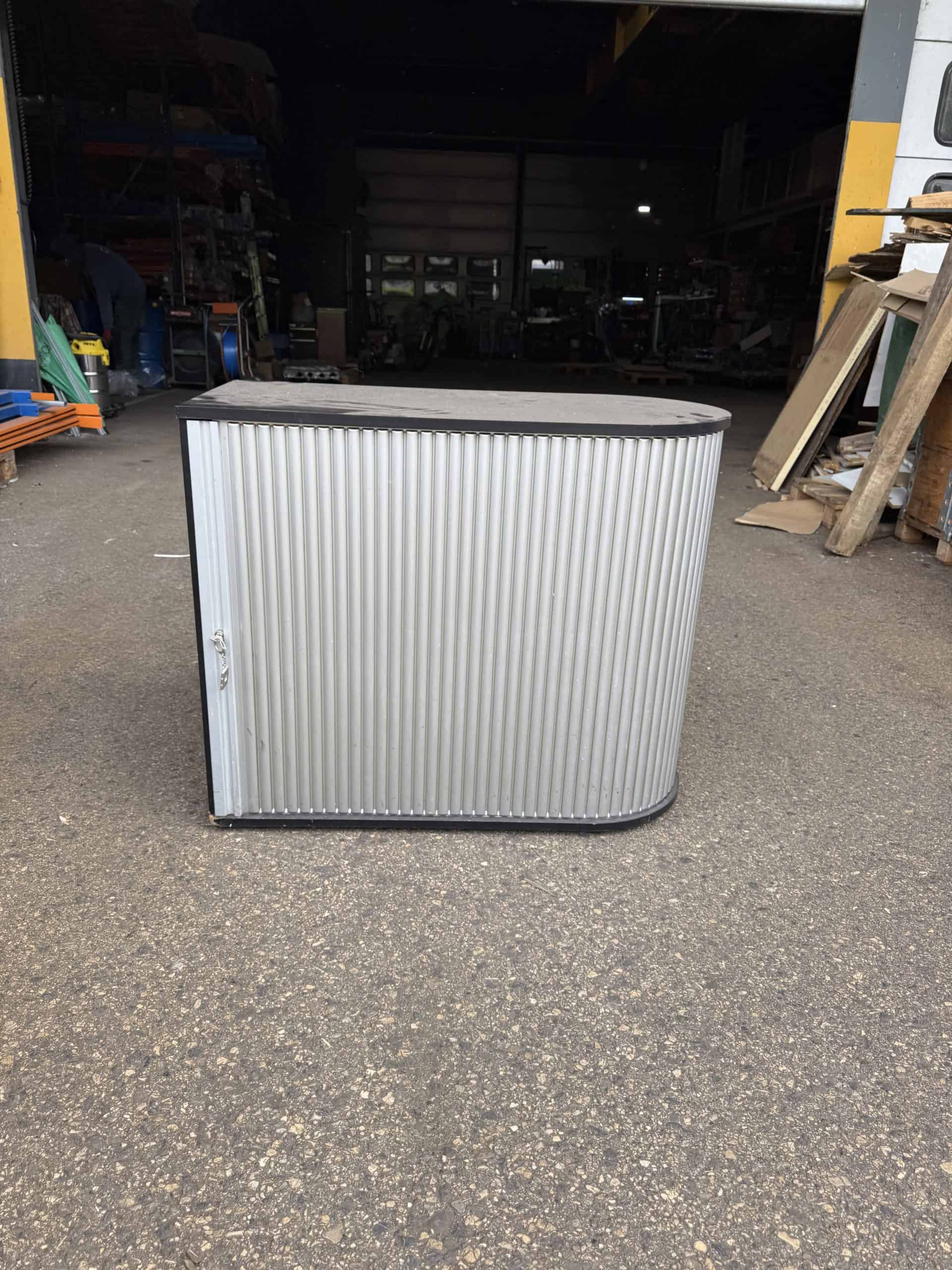 Meuble avec porte coulissante