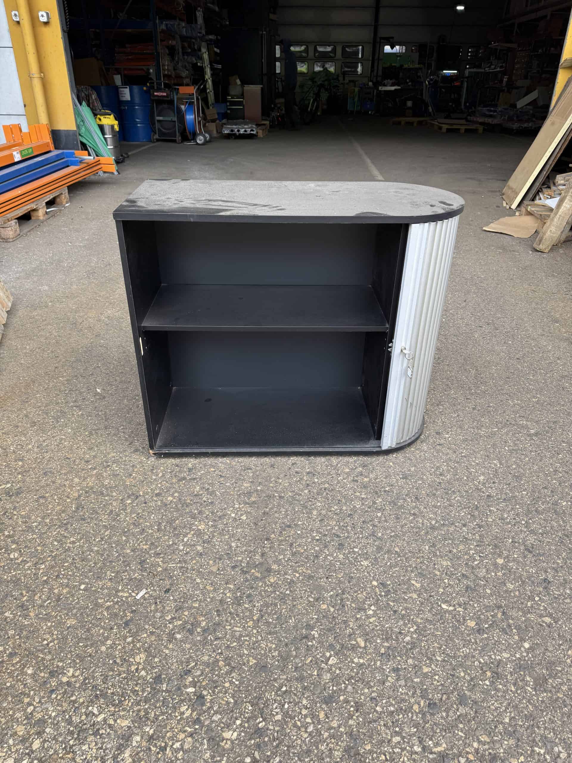 Meuble avec porte coulissante