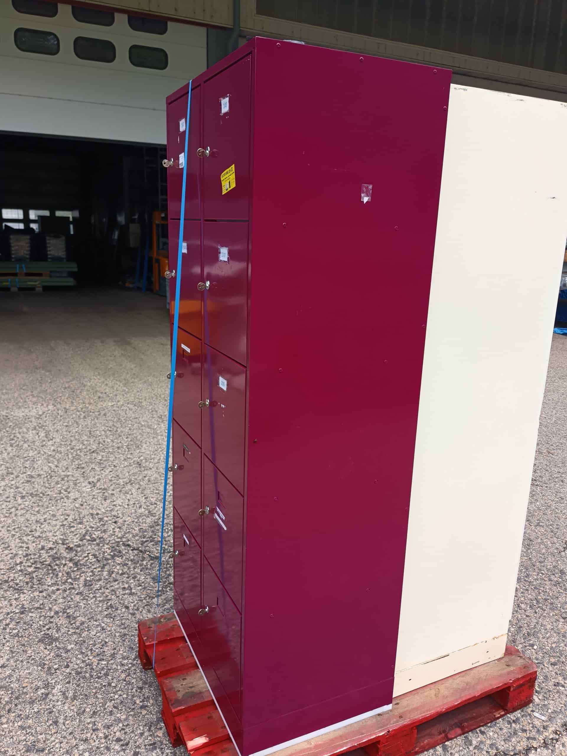 Casier vestiaire mauve 10 cases avec serrure à clefs – Occasion, H182 x L72 x P50 cm – Image 2
