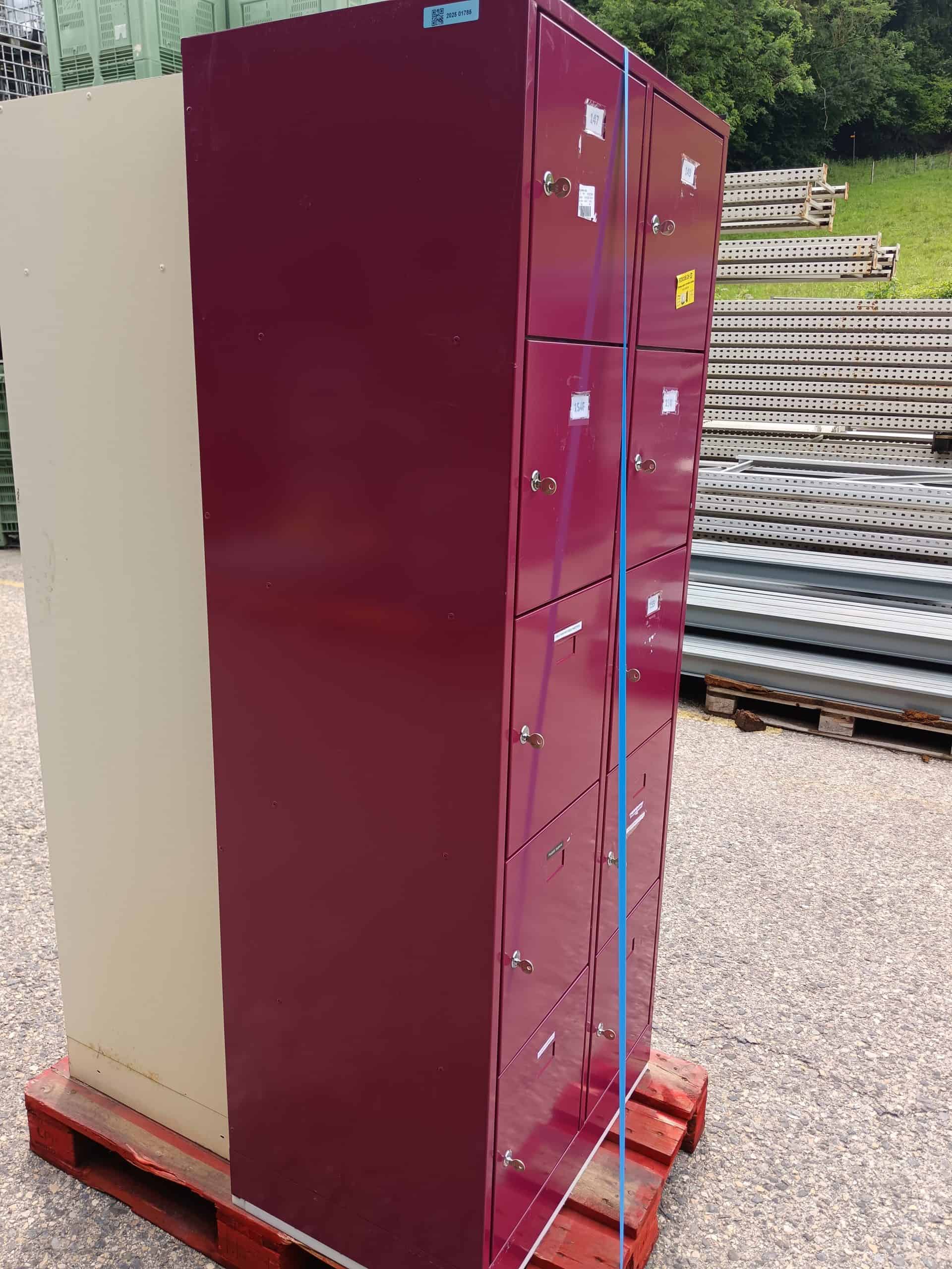 Casier vestiaire mauve 10 cases avec serrure à clefs – Occasion, H182 x L72 x P50 cm – Image 3