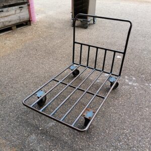 Chariot de manutention métallique bleu