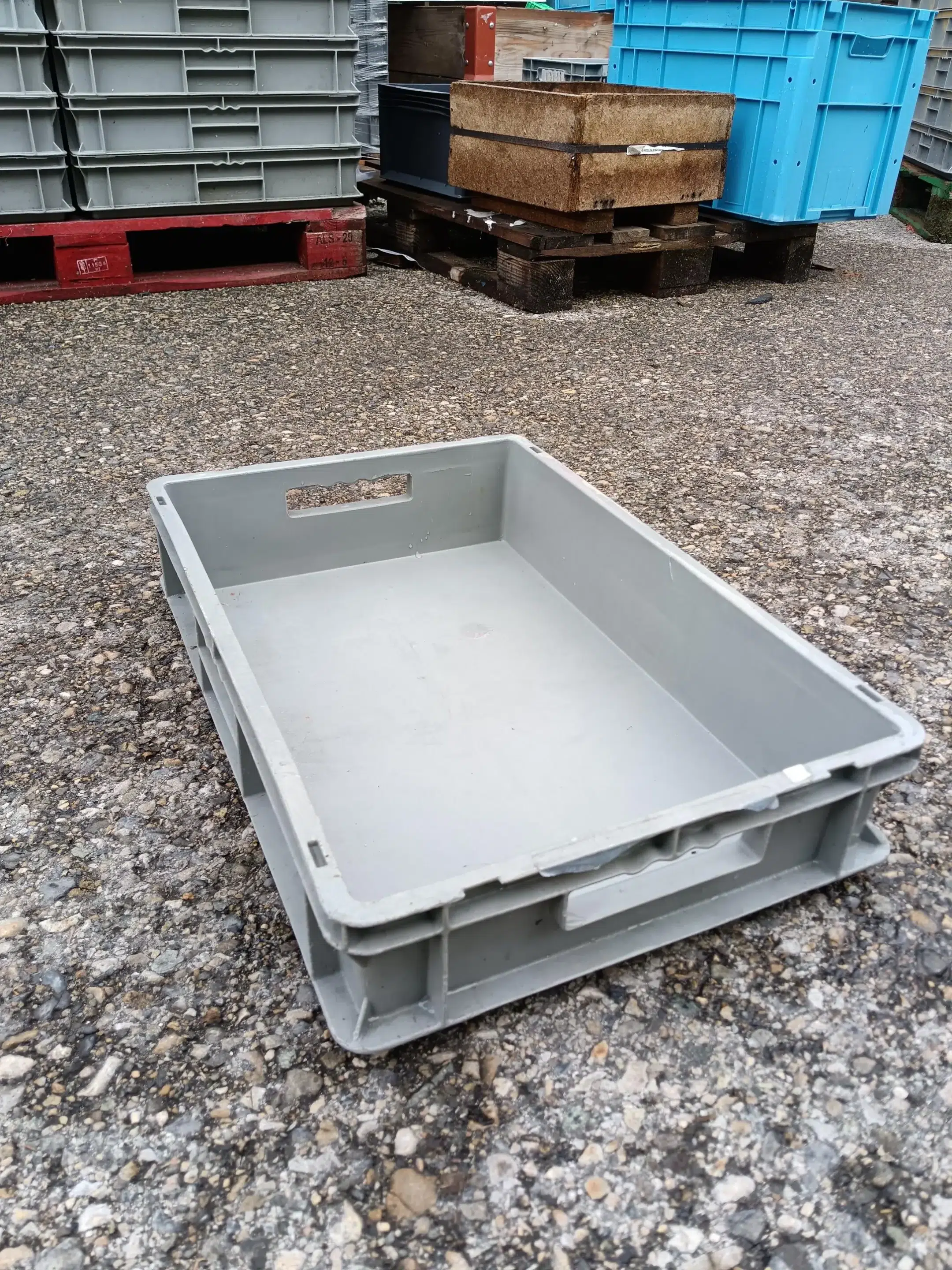 Caisse plastique grise empilable d’occasion 12L – 60 x 39.5 x 12.5 cm – Image 2