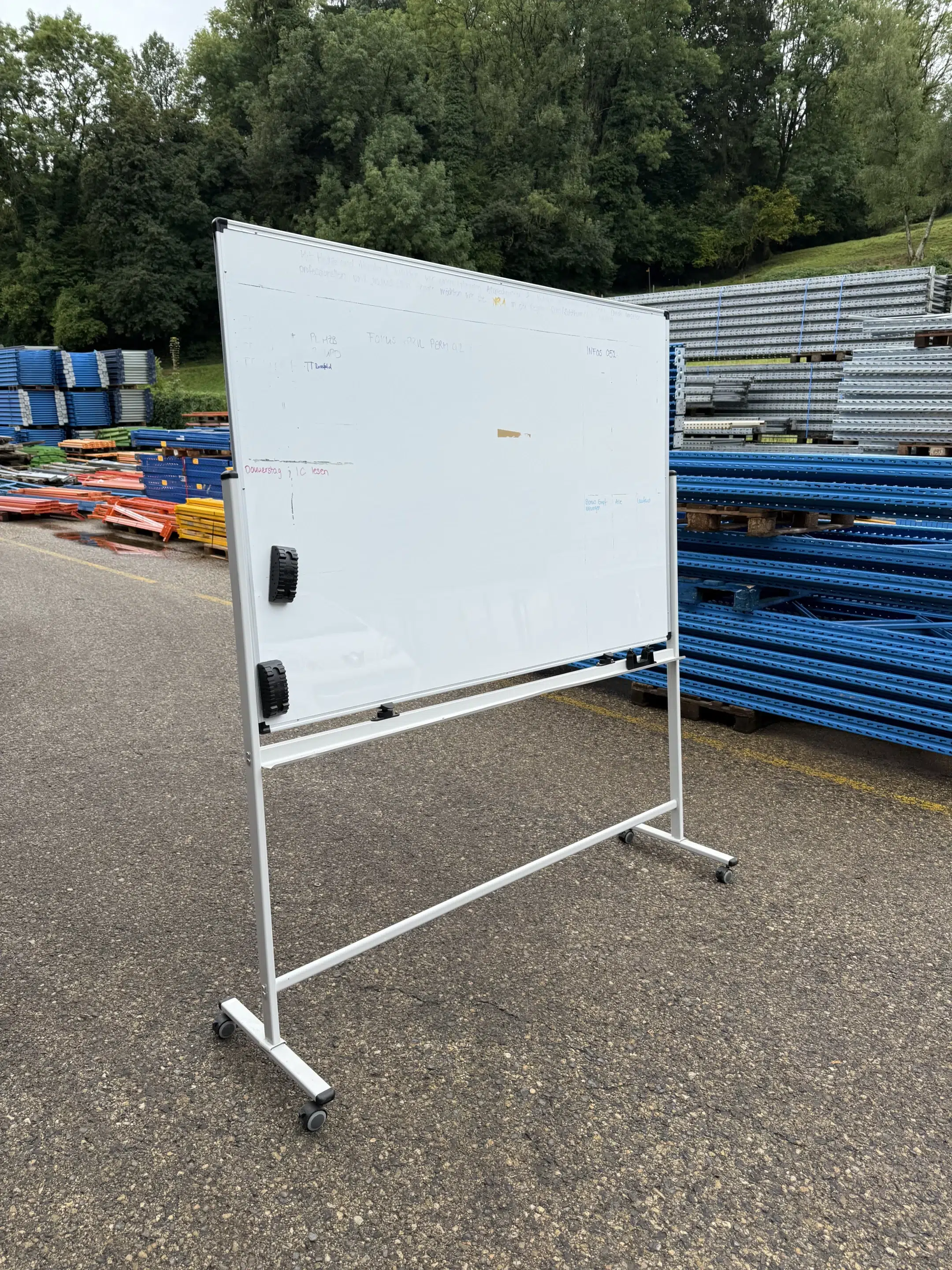 Tableau blanc sur roulettes – 180 x 120 cm (structure métal 185 x 50 x 210 cm) – Image 2
