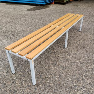 Banc en bois scaled