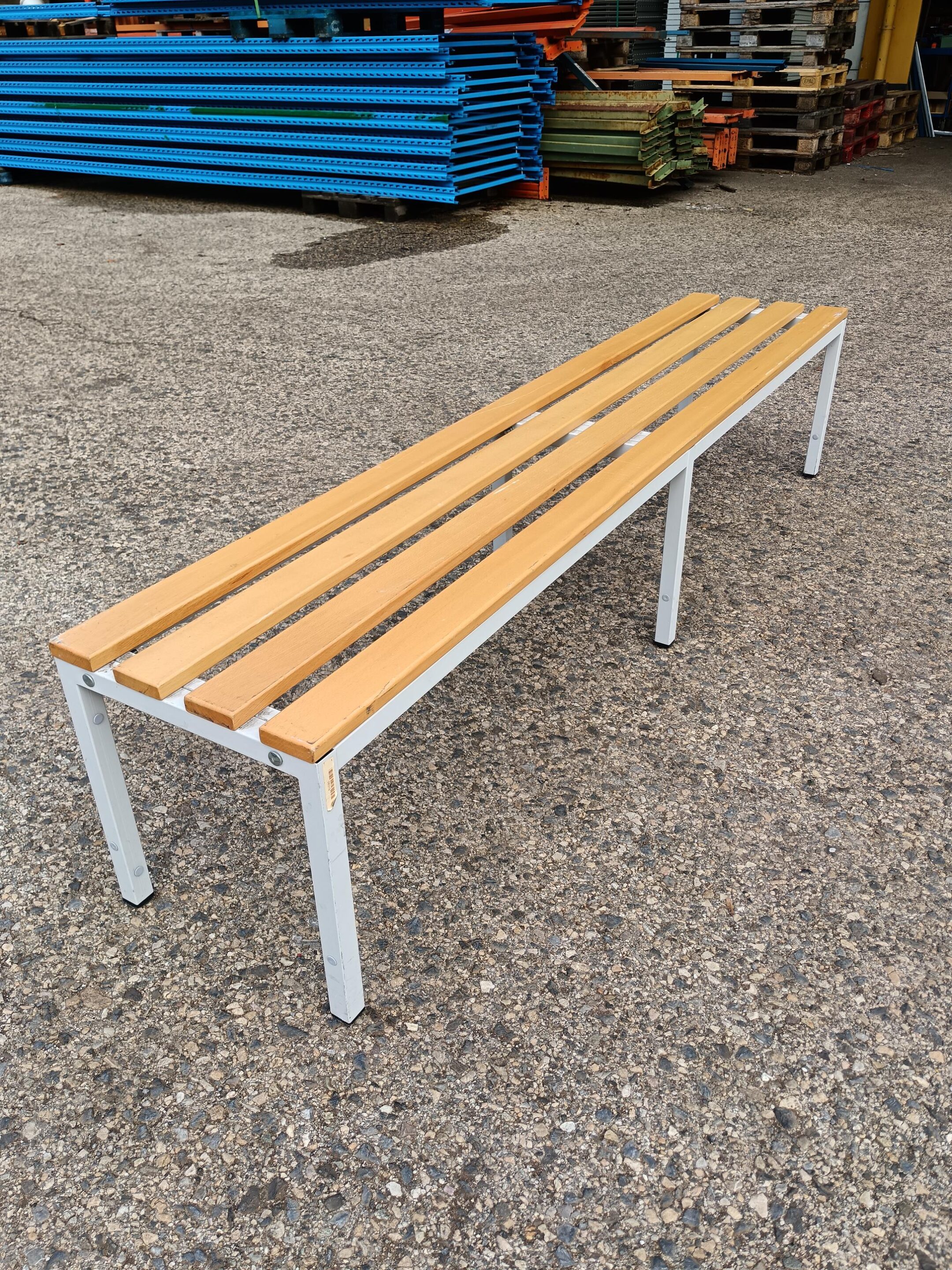 Banc en bois scaled