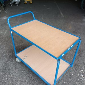Chariot a roulettes 2 niveaux metal bleu et bois scaled