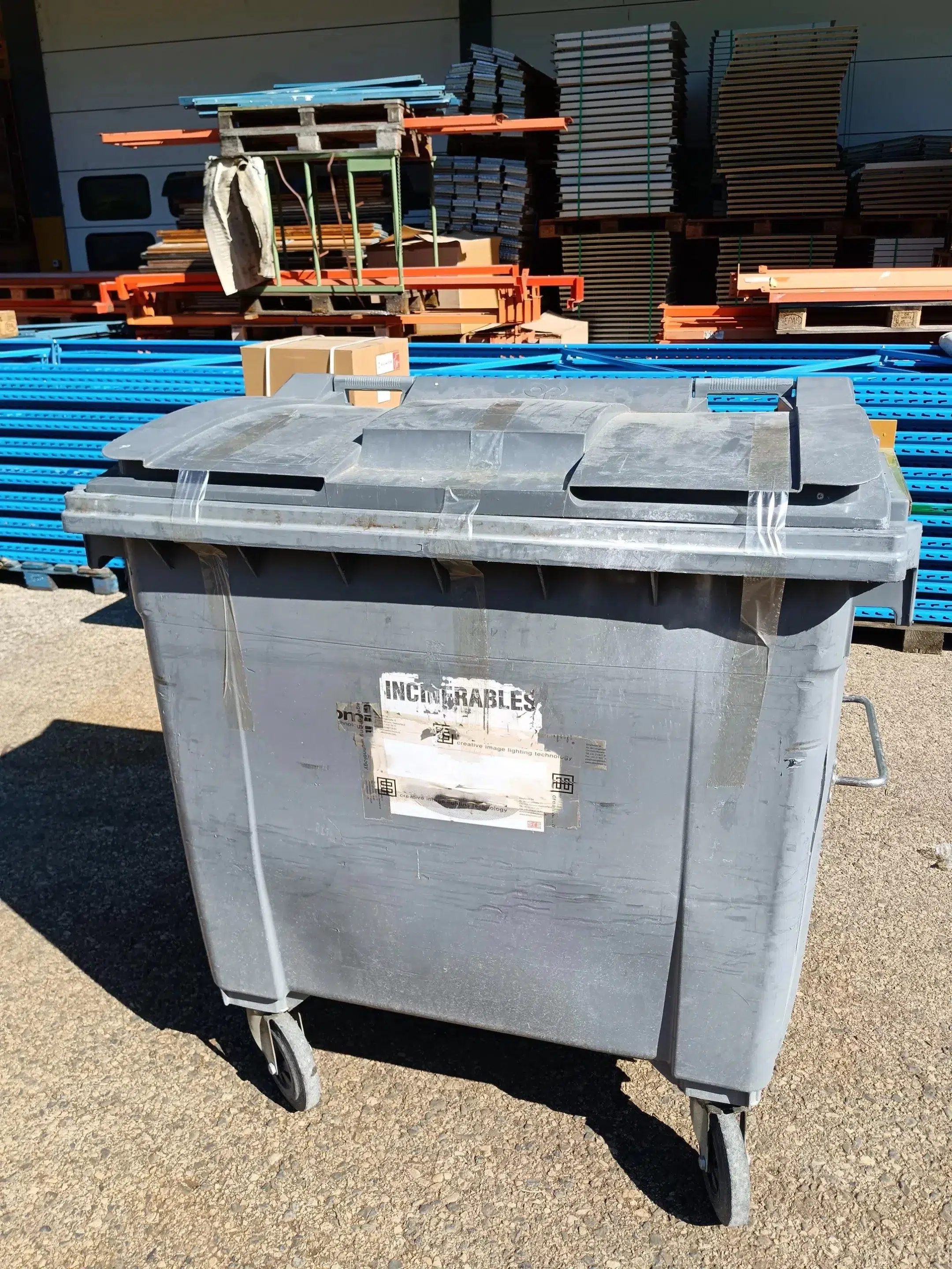 Conteneur poubelle plastique 750 L