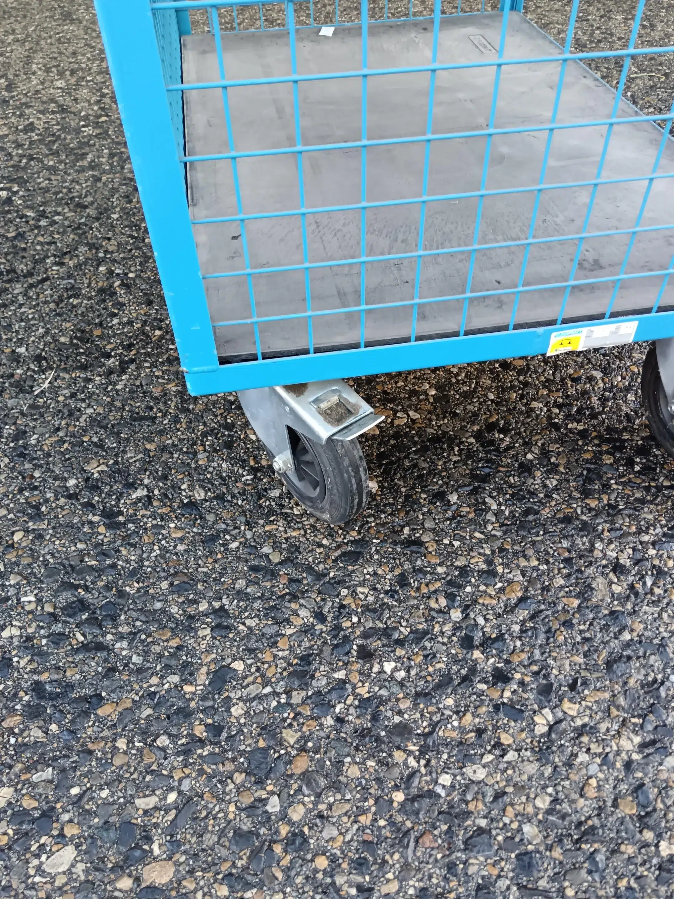 Chariot bleu à plateaux réglables – métallique et bois – Occasion